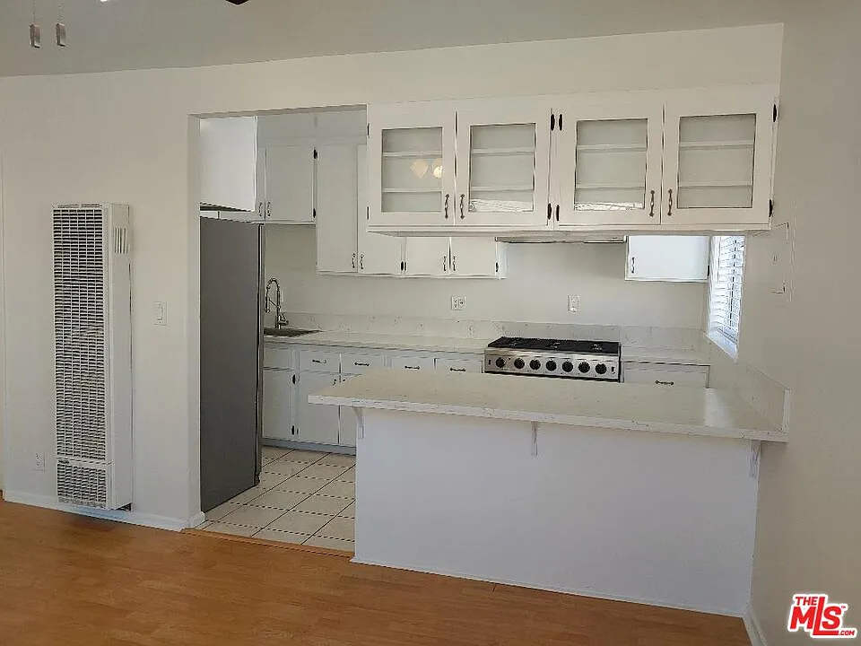 3 bed, 2.0 bath, $3,000 — Photo 2