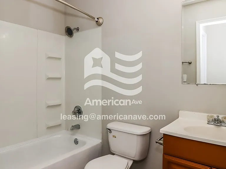 17894_009_main_bathroom_13652588.jpg