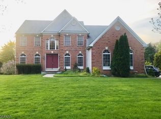 71 Dahmer Rd, Somerset, NJ 08873