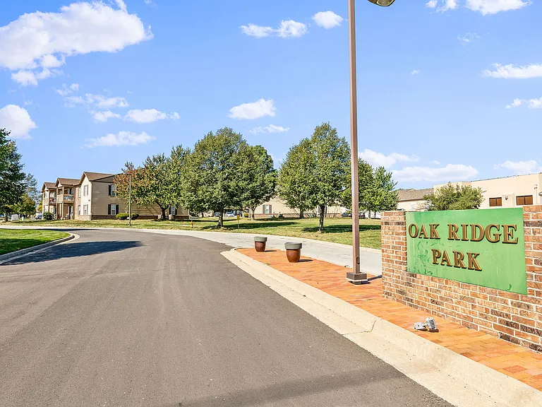 Oak Ridge Park Apartments — Photo 27