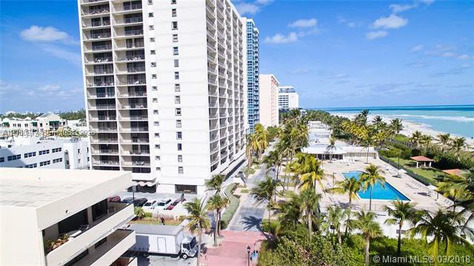 2625 Collins Ave #810
