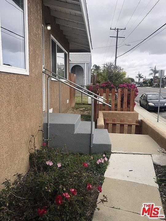 2nd image of 1123 Torrance Blvd