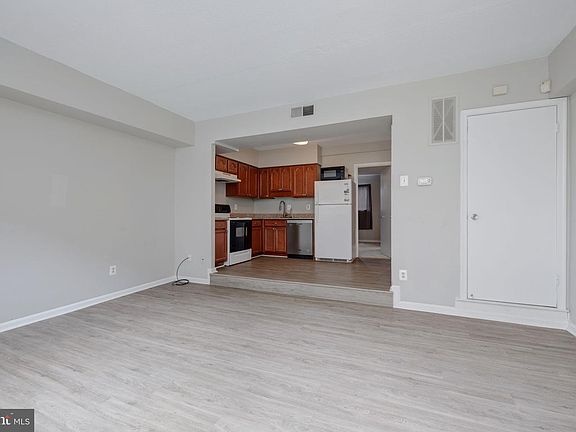 5th image of 98A N Bedford St #A