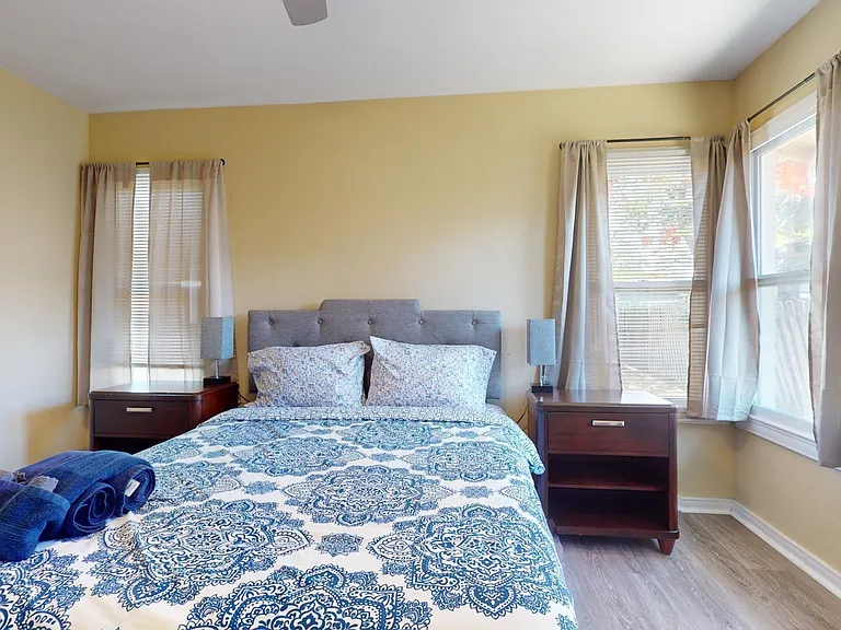 811 33rd St W — Photo 13