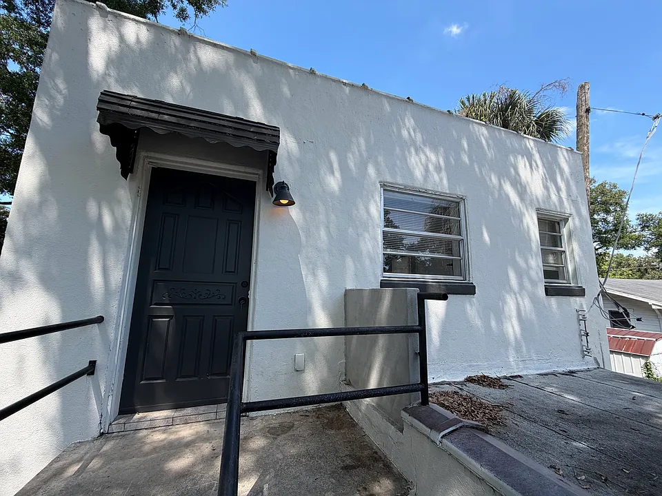 303 W Emma St #1/2