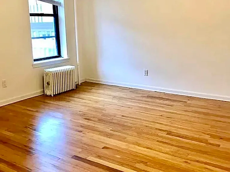 172 E 92nd St #4E — Photo 7