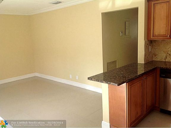 5th image of 113 SE 11th Ave APT 2