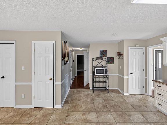4th image of 802 14th Ave