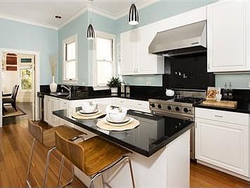 3rd image of 2043 Green St