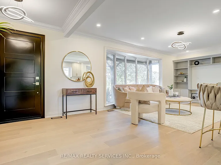 5133 Cherryhill Cres — Photo 4