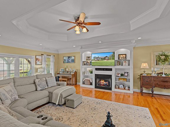 5th image of 121 Sumners Rd