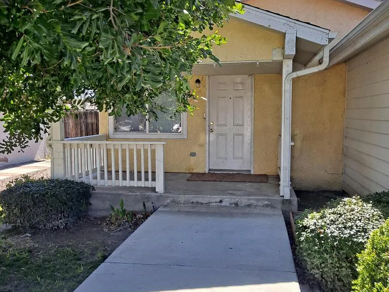 640 E Shaver St — Photo 2
