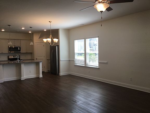 5th image of 324 Crabapple Cir