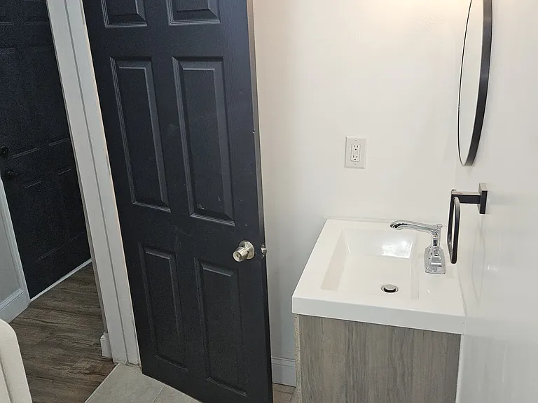 608 Homestead St #4 — Photo 2