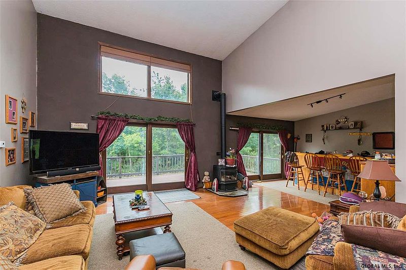 4th image of 219 SUMMIT VIEW Road
