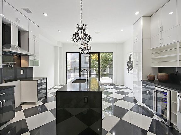 3rd image of 274 Kosciuszko St Unit Townhouse