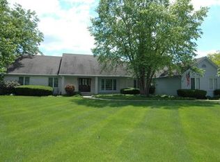 9N085 Cross Creek Ct, Elgin, IL 60124