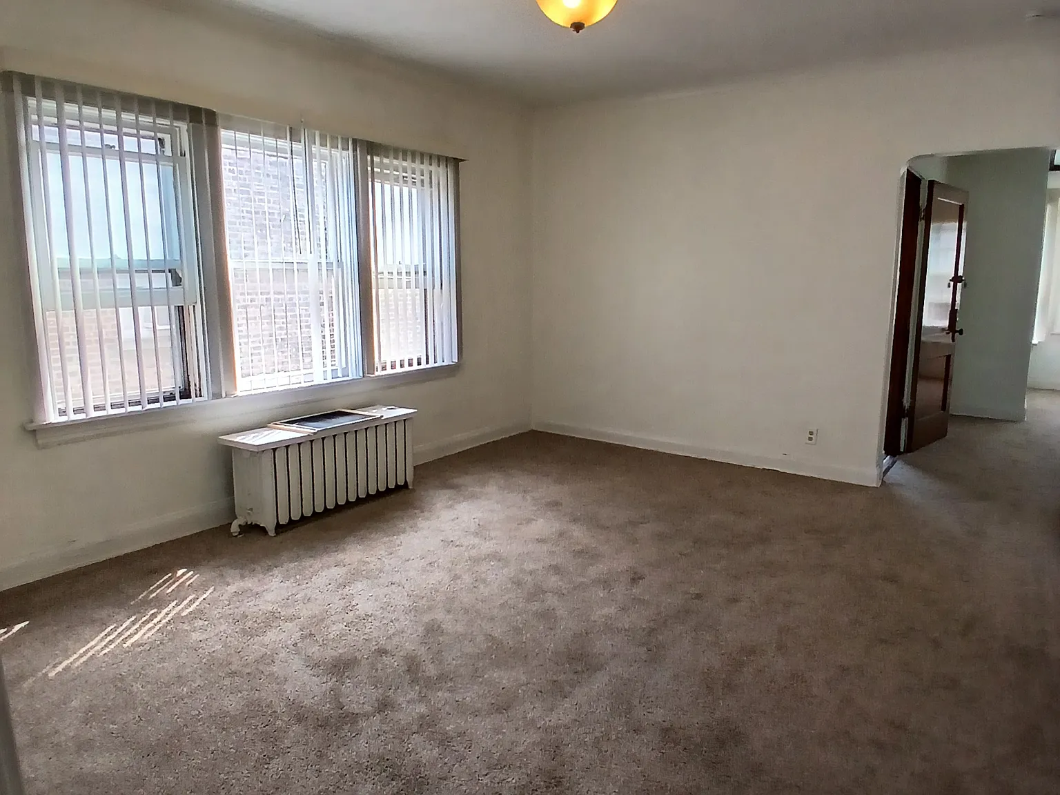 3 bed, 900 sqft, $1,900 — Photo 4