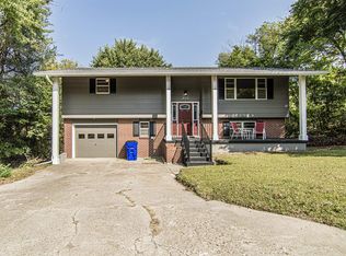 1048 W Spruce St, Junction City, KS 66441