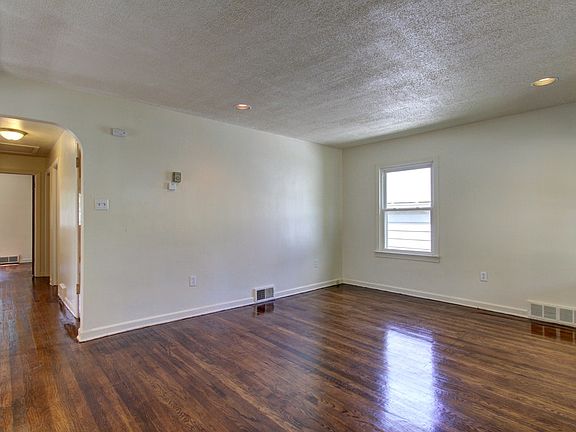 3rd image of 866 Reed Ave