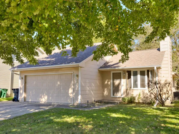 3841 92nd Dr, Urbandale, IA 50322