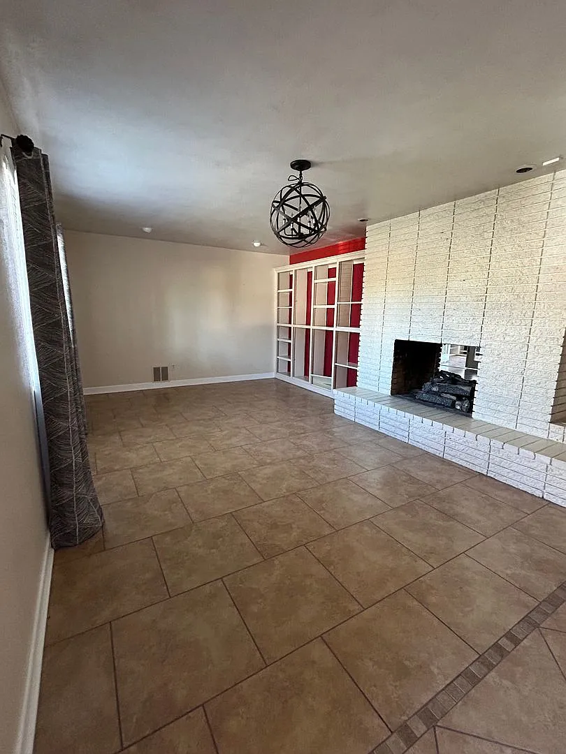 Recently Reduced!! Beautiful Family Home In Crescent Park Subdivision — Photo 1