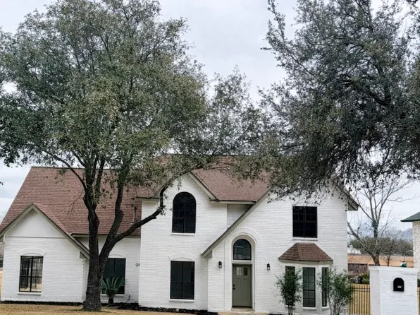 207 River Bluff, Castroville, TX 78009