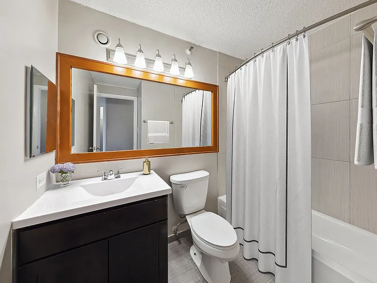 Axis Apartments and Lofts — Photo 40