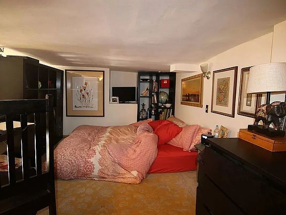 5th image of 11 W 82nd St APT 4