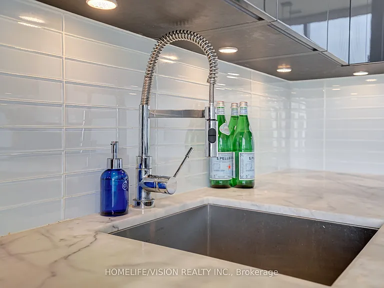 629 King St W #Penthouse 1415 — Photo 19