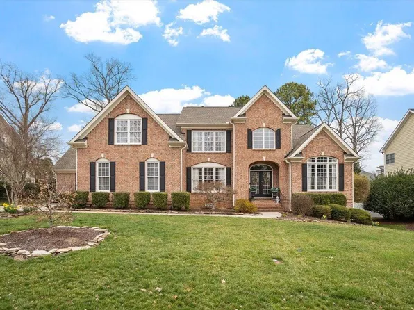 9208 Club Hill Dr, Raleigh, NC 27617