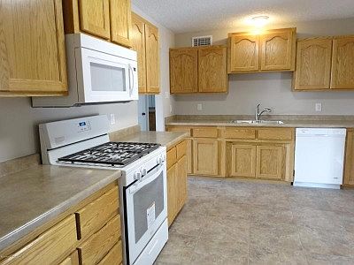 5th image of 2317 N Fairview Ave