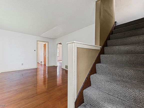 5th image of 865 Jones St