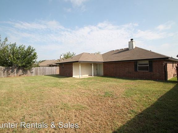 3rd image of 1804 Sandstone Dr
