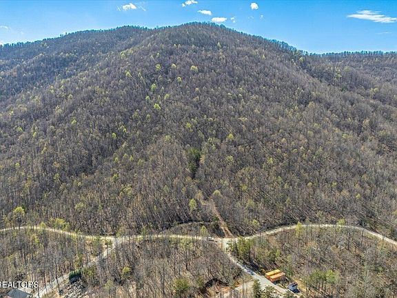2nd image of 422 Crooked Branch Rd