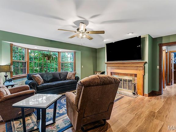 5th image of 1338 Gainsborough Ct
