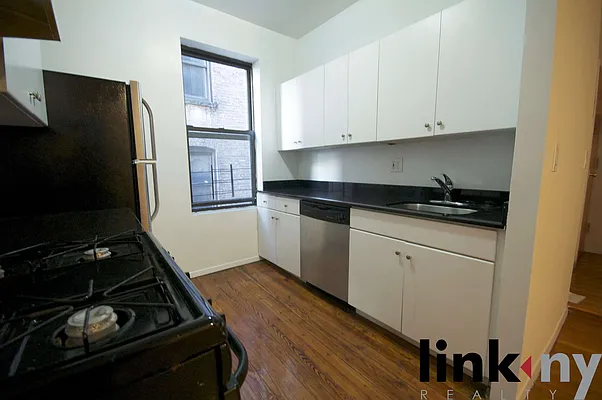 Rented by Link NY Realty | media 14