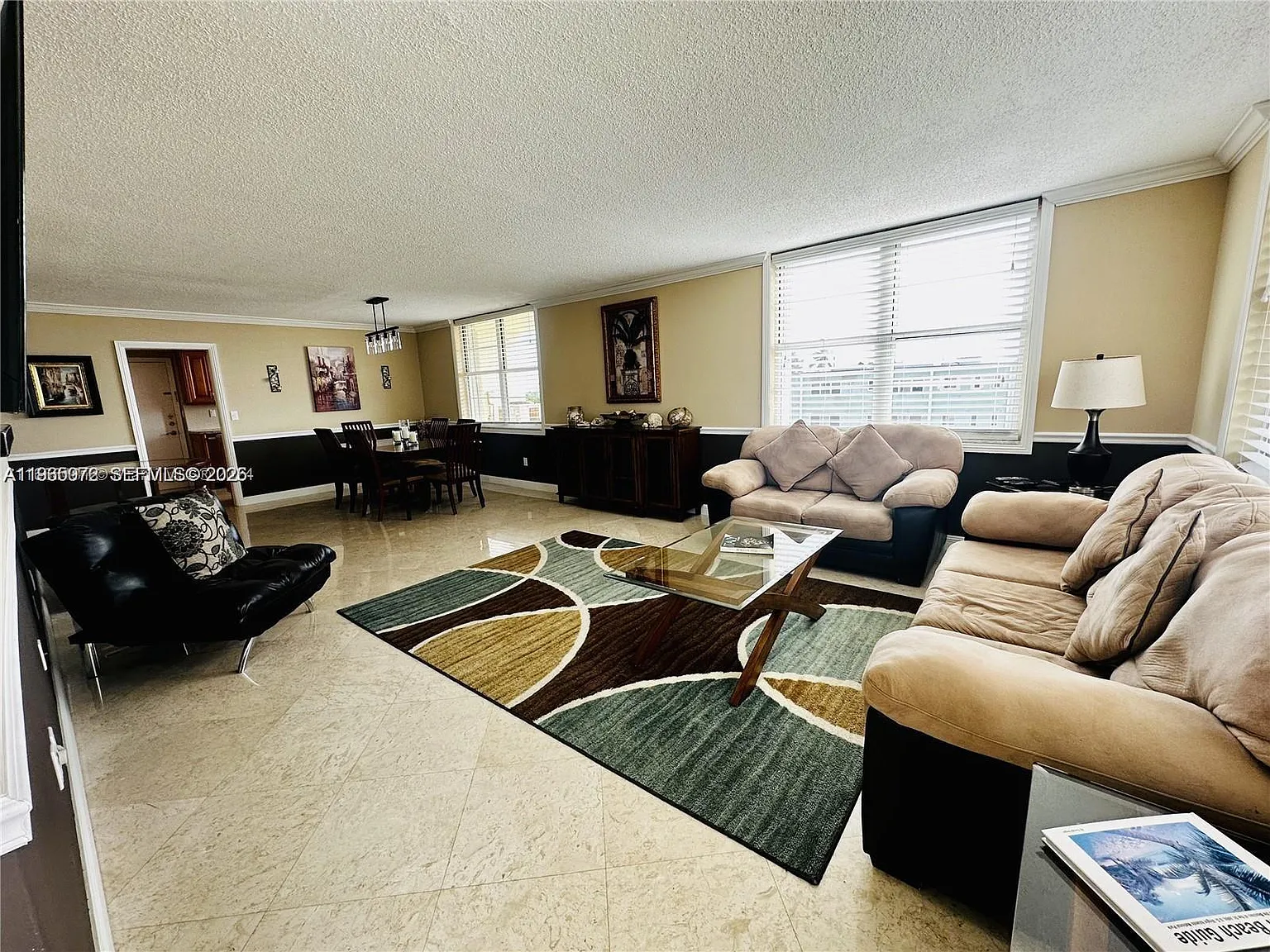 Oxford Towers Condo — Photo 4