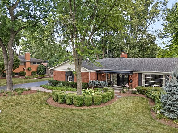 2nd image of 301 Willow Ln