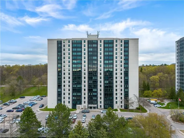 35 Green Valley Dr #502, Kitchener, ON N2P 2A5