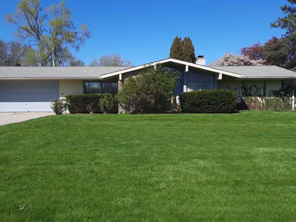 2777 Oak Dr, Bay City, MI 48706