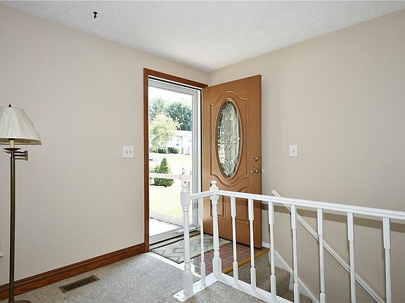 3rd image of 114 Darnley Dr