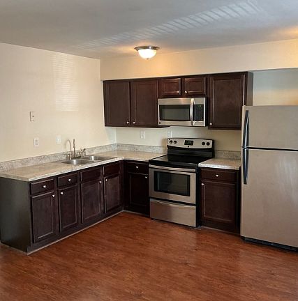 2nd image of 1023 W 38th St