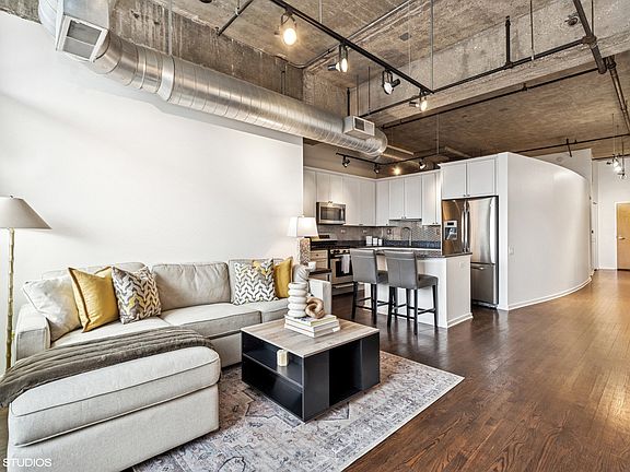 4th image of 900 N Kingsbury St APT 714