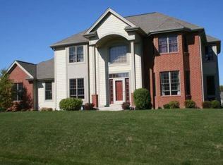 11010 W Meadow Creek Dr, Milwaukee, WI 53224