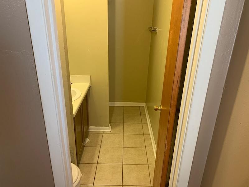 2nd image of 4512 Ashland St