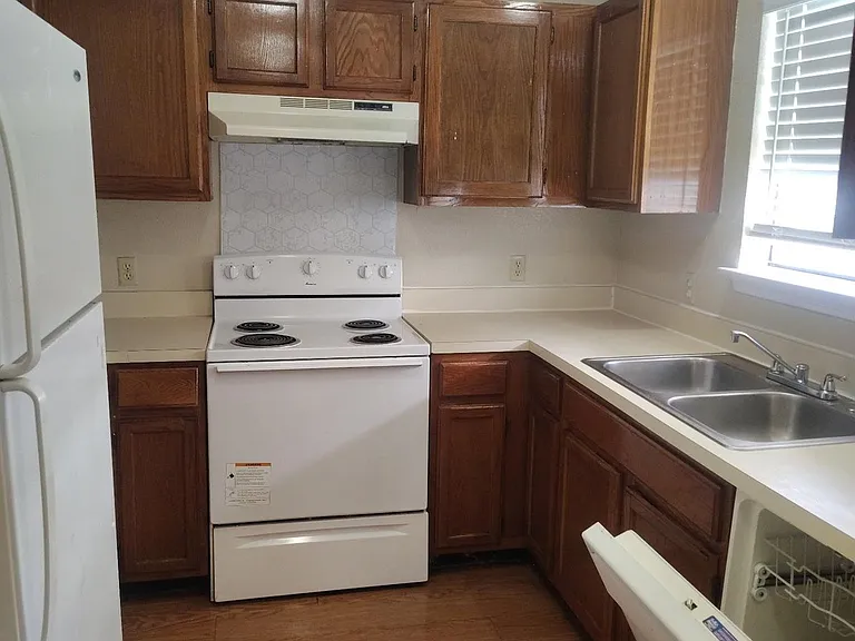 5947 Shadydell Dr — Photo 7