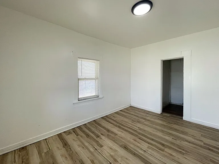 1523 E 4th Ave — Photo 8
