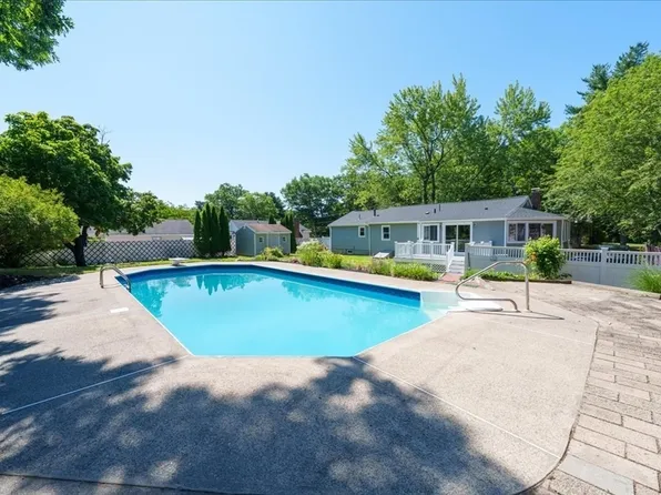 23 Taunton St, Bellingham, MA 02019