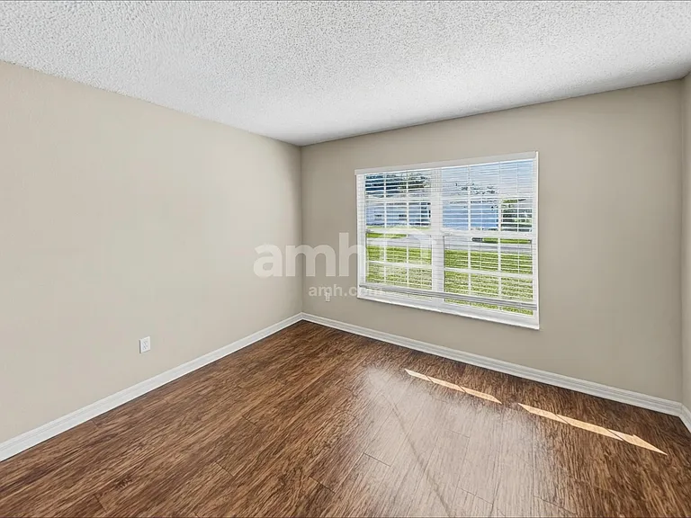 315 Colony Ct — Photo 8